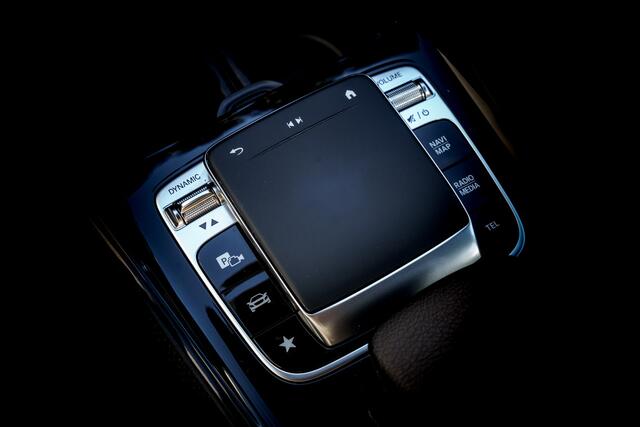 Mercedes-Benz B-KLASSE 180 Business Solution | LED | Trekhaak | Stoelverwarming | Camera | Carplay