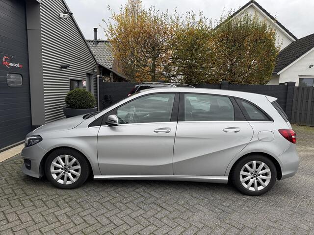Mercedes-Benz B-KLASSE 180 d Business Solution | Navigatie | Camera | Stoelverwarming | LED | Lichtmetalen Velgen |