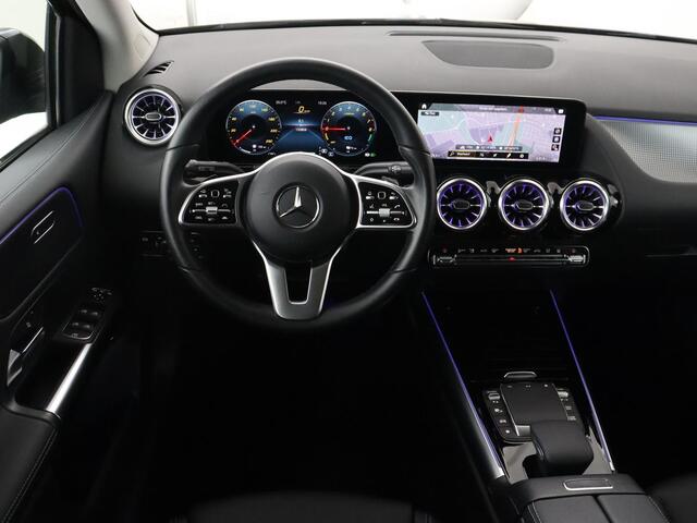 Mercedes-Benz B-KLASSE 250e Urban Night | Adaptive cruise | Stoelverwarming | Camera | Carplay | Sfeerverlichting | Half leder | Full LED | Widescreen | Park Assist | Navigatie | PHEV | Plug In