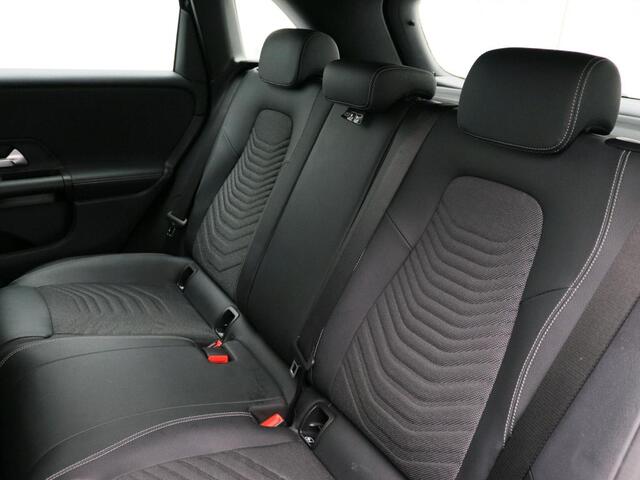 Mercedes-Benz B-KLASSE 180 Business Solution Ledkoplampen | Achteruitrijcamera |Stoelverwarming voor | Spiegelpakket. Inclusief 24 maanden MB Certified garantie voor Europa.