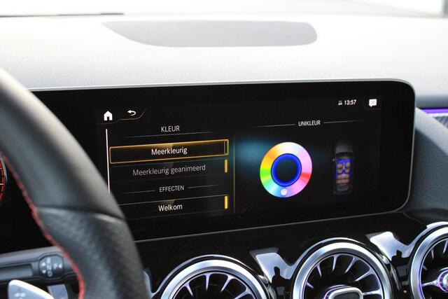 Mercedes-Benz B-KLASSE 180 AMG Pano | Camera | Keyless | Multispaak AMG | Widescreen | Sfeerverlichting | 1e Eigenaar | Dealer Onderhouden | Origineel NL