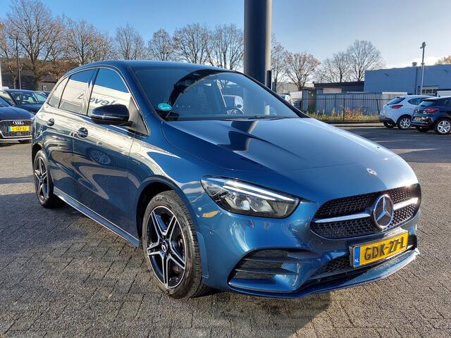 Mercedes-Benz B-KLASSE 250e Plug-In Hybrid AMG-Line | Navi | Apple Carplay | Clima | Cruise | Led Koplampen | Leder+Alcanatra | Stoelverwarming | Sfeerverlichting | Dodehoek+Rijstrooksensor | Privacy Glass | 18'lm