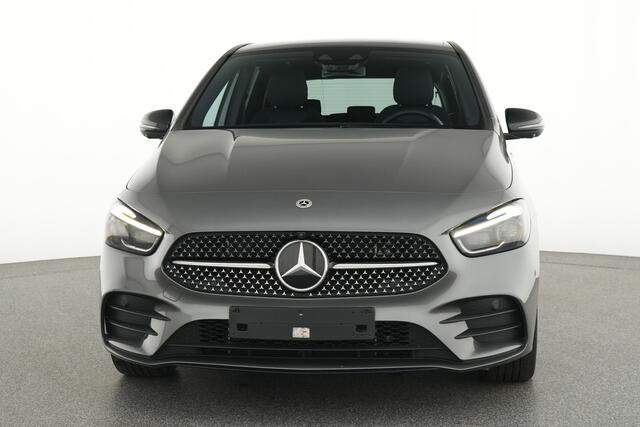 Mercedes-Benz B-KLASSE 250 e AMG Plug-In Hybride AMG Line | Night Pakket | Panorama Schuif-Kanteldak | Distronic | 360° camera | Multi beam Ledkoplampen. Inclusief 24 maanden MB Certified garantie voor Europa.