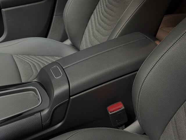 Mercedes-Benz B-KLASSE 180 Star Edition Luxury Line 17 inch trekhaak camera