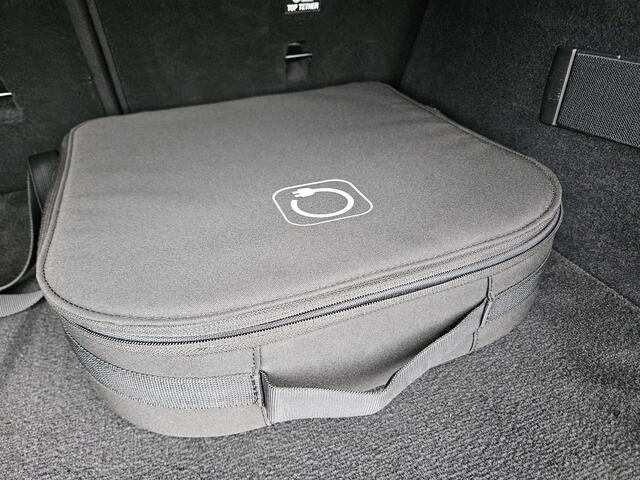 Mercedes-Benz C-KLASSE Estate 300 e Plug In Hybrid 320pk PHEV | Adaptive Cruise | Camera | Stoelverwarming | Apple Carplay | DAB | LED | Navi Full Map | Virtual |