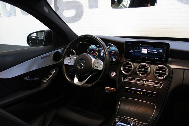 Mercedes-Benz C-KLASSE Estate 200 Business Solution AMG | Incl. 12 maanden garantie | Cruise control | Navigatie | Apple CarPlay | Vol lederen sportzetels | stoelverwarming | 360° camera + parkeersensoren | 1e eigenaar | LED koplampen | Zwarte hemel |