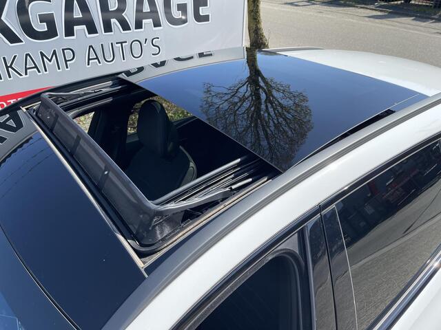 Mercedes-Benz C-KLASSE Estate 300 e AMG Line 18"/Panoramadak/Laser LED/Trekhaak/Stoelverwarming +memoryAdaptieve cruise/Sfeerverlichting premium/Elektrische klep/Apple Carplay & Android Auto