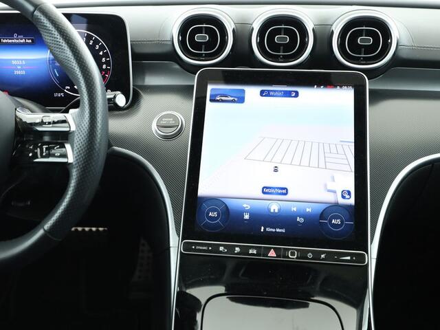 Mercedes-Benz C-KLASSE Estate 300 e AMG Plug-In Hybride AMG Line | Night Pakket | Trekhaak | Panorama Schuif-Kanteldak | Dodehoek Assist | Stuur en Stoelverwarming. Inclusief 24 maanden MB Certified garantie voor Europa.