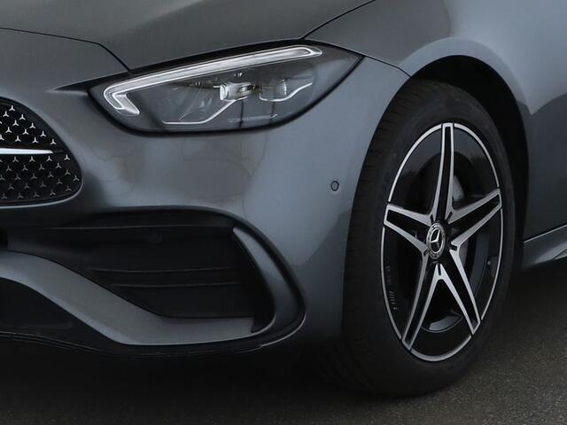 Mercedes-Benz C-KLASSE Estate 300 e AMG Plug-In Hybride AMG Line | Night Pakket | Trekhaak | Panorama Schuif-Kanteldak | Dodehoek Assist | Stuur en Stoelverwarming. Inclusief 24 maanden MB Certified garantie voor Europa.