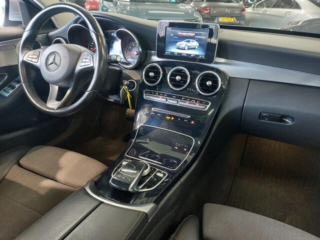 Mercedes-Benz C-KLASSE 180 Prestige Automaat | Garmin® MAP PILOT Navigatie | LED Verlichting | Panoramaschuifdak, Elektrisch | Stoelverwarming | Parkeersensoren | Automatische Airco | 17"Lmv | Halfleer | Sportstoelen ( Vestiging - Vianen) )