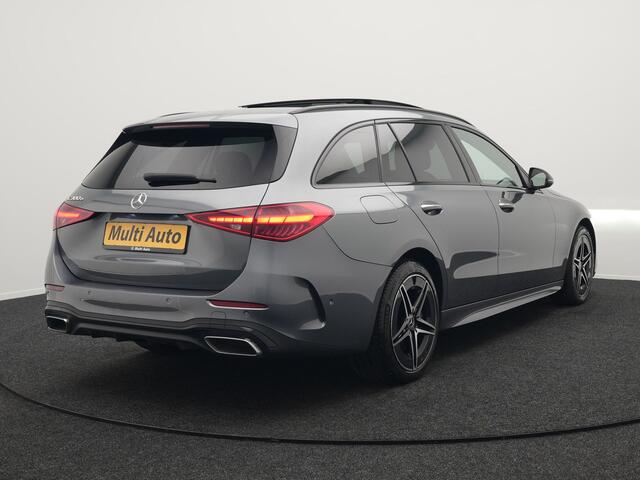 Mercedes-Benz C-KLASSE Estate 300 e AMG Night Plug In Hybrid 320pk Dealer O.H. PHEV | Panodak | Trekhaak af Fabriek | Alcantara Sportstoelen Verwarmd | Sfeerverlichting | Navigatie | Apple Carplay | Virtual | Camera | DAB |