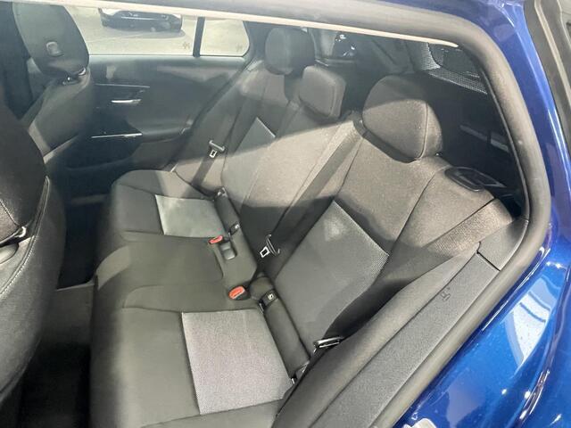 Mercedes-Benz C-KLASSE Estate 180 Business Line | Panoramadak | Navigatie | Camera | Adaptieve cruise controle