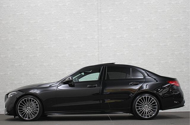 Mercedes-Benz C-KLASSE 300 Benzine 4MATIC AMG-Line | 360 Camera | Panorama | ACC | 19'' | Digital-LED | Night-Pakket | Nw.pr; 100758,= | Memory | Trekhaak | Sfeerverlichting | Rij-Assistent Plus | Parfumering | Autom. Parkeren | Carplay | Draadloos Laden.