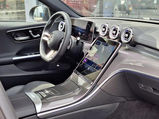 Mercedes-Benz C-KLASSE Estate 180 Star Edition AMG | Night Pakket | Trekhaak | Elektrisch Verstelbare Stoelen + Memory | Elektrische Achterklep | Apple CarPlay | Android Auto | Dodehoekassistent | Sfeerverlichting | Stoelverwarming | Achteruitrijcamera