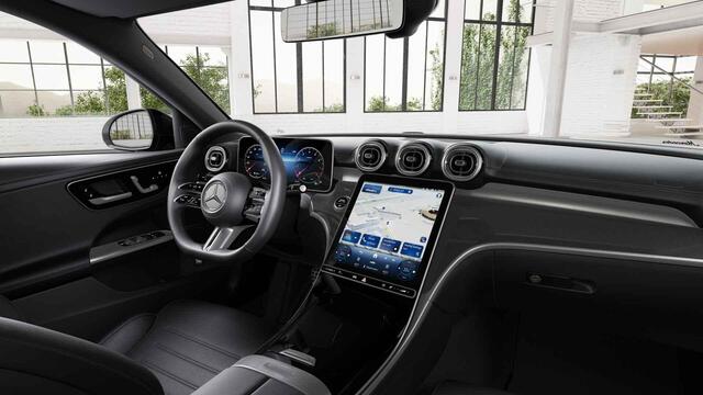 Mercedes-Benz C-KLASSE 180 Business Solution AMG | Panoramadak | Sportstoelen | Digital Light | 360 Camera | DAB | Ele.wegklapbare Trekhaak | Sfeerverlichting | Nightpakket | Spiegelpakket | Apple Carplay/Android Auto |