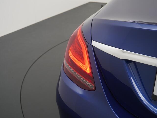 Mercedes-Benz C-KLASSE 180 AMG 180 AMG // Panoramadak // MultiBeam LED // Nightpakket // Digitaal Dashbord // Carplay // Sfeerverlichting