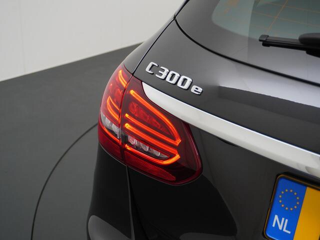 Mercedes-Benz C-KLASSE Estate 300 e Advantage Pack AMG PHEV PLUG-IN HYBRIDE | ADAPTIEVE CRUISE CONTROL | BURMESTER AUDIO | PANORAMADAK | LEDER/ALCANTARA | FULL OPTIONS | RIJKLAAR MET 12 MAANDEN BOVAG GARANTIE