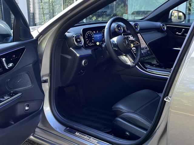 Mercedes-Benz C-KLASSE Estate 180 Luxury Line | Panoramadak | Dodehoekassistent | Privacy Glas Achter | Apple CarPlay | Android Auto | Elektrisch Verstelbare Stoelen + Memory | Sfeerverlichting | Stoelverwarming | Stuurverwarming