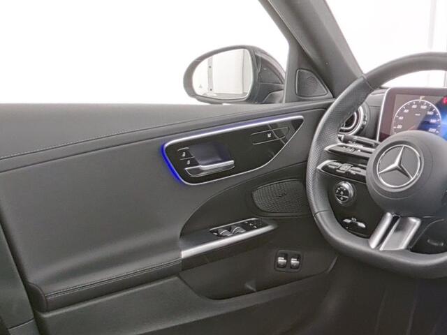 Mercedes-Benz C-KLASSE 300 e AMG Plug-In Hybride AMG Line | Night Pakket | Achteruitrijcamera | Dodehoek Assist | AMG Spoiler | Stuur en Stoelverwarming. Inclusief 24 maanden Mercedes-Benz Certified garantie voor Europa.