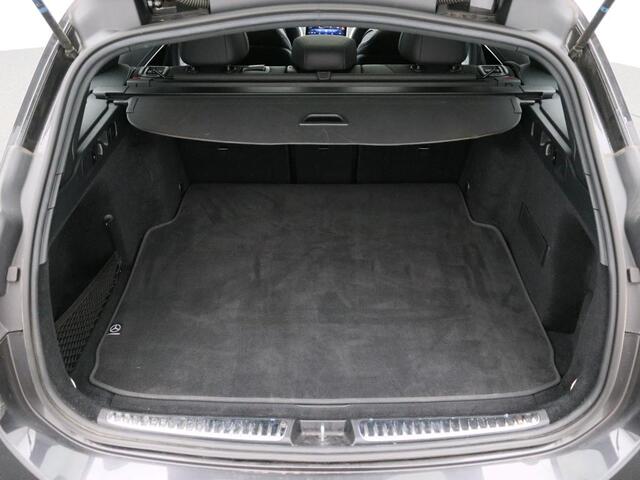 Mercedes-Benz C-KLASSE Estate 180 Star Edition AMG Line AMG Line | Panorama Schif-Kanteldak | Trekhaak | Memory voorstoelen. Inclusief 24 maanden Mercedes-Benz Certified garantie voor Europa.