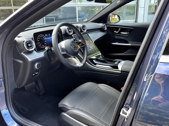 Mercedes-Benz C-KLASSE 180 Star Edition Luxury | Panoramadak | DISTRONIC Afstandsassistent | Dodehoekassistent | Donkergetint Glas Achter | Apple CarPlay | Android Auto | Elektrisch Verstelbare Stoelen + Memory | Stoelverwarming | Sfeerverlichting