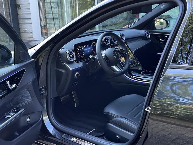 Mercedes-Benz C-KLASSE Estate 180 Star Edition AMG | Night Pakket | Panoramadak | Winter Pakket | Trekhaak | DISTRONIC Afstandsassistent | Dodehoekassistent | Apple CarPlay | Android Auto | Elektrisch Verstelbare Stoelen + Memory | Stuurverwarming