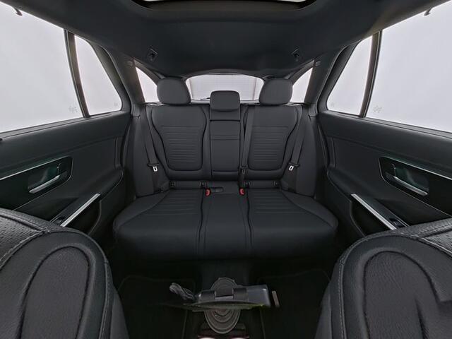 Mercedes-Benz C-KLASSE Estate 300 e AMG Plug-In Hybride AMG Line | Trekhaak | Panorama Schuif-Kanrteldak | Distronic | Stuur en Stoelverwarming. Inclusief 24 maanden Mercedes-Benz Certified garantie voor Europa.