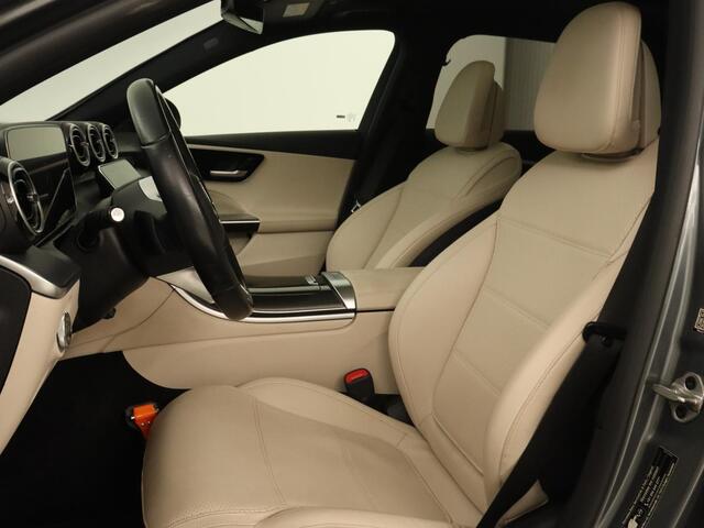 Mercedes-Benz C-KLASSE 200 Launch Edition Luxury Line | Panoramadak | Trekhaak | Leder | Stoelverwarming | Carplay | Camera | Sfeerverlichting | Navigatie | 18'' | Getint glas