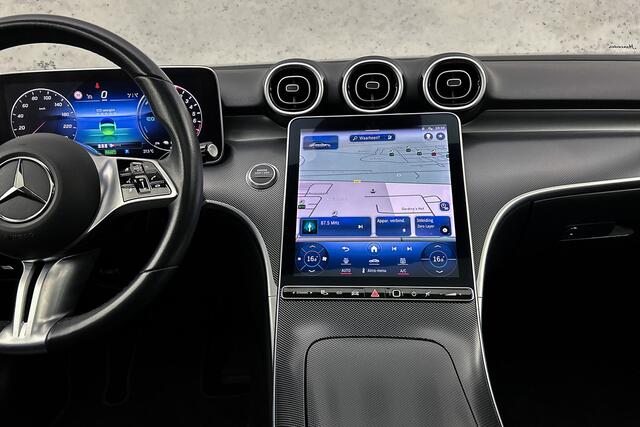 Mercedes-Benz C-KLASSE 300e plug-in hybride Limited | Panoramadak | Camera | Leder | Stoelverwarming