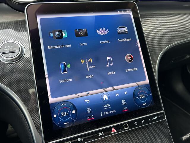 Mercedes-Benz C-KLASSE 200 AMG // Panoramadak // Trekhaak // Carplay // Camera // Nightpakket // Alarm // 19 inch // Sfeerverlichting