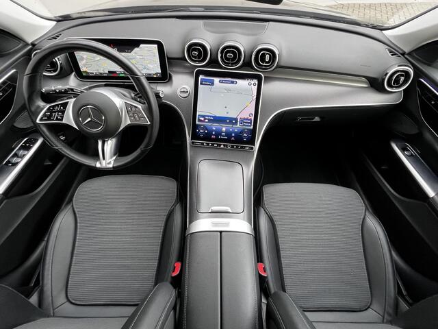 Mercedes-Benz C-KLASSE Estate 300 e Luxury Line Automaat 9 traps / Elektrische trekhaak 1.800 kg / EAER bereik 111 km / Avantgarde Interieur / Elektr. klep / Adapt. CC / Navigatie groot scherm / Winterwielenset /