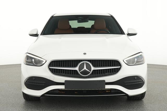 Mercedes-Benz C-KLASSE 300 e Plug-In Hybride Led koplampen | Achteruitrijcamera | Dodehoekassistent | Sfeerverlichting | Stoelverwarming voor. Inclusief 24 maanden MB Certified garantie voor Europa.