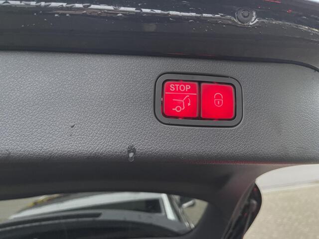 Mercedes-Benz C-KLASSE Estate 300 e AMG Line 18"/Panoramadak/Laser LED/Trekhaak/Stoelverwarming + memory l + r/Adaptieve cruise/Sfeerverlichting premium/Elektrische klep/Apple Carplay & Android Auto