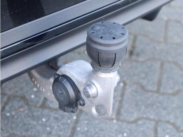 Mercedes-Benz C-KLASSE Estate 300 e AMG Line | Memory Seats | Trekhaak | Panoramadak | Dodehoekassistent | HUD | 360 camera | Keyless Entry | LED | Automaat