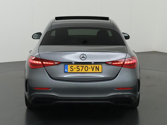 Mercedes-Benz C-KLASSE 200 AMG Line | Night | Panoramadak | 19" lichtmetalen velgen | Sfeerverlichting | Getint glas | Stoelverwarming |