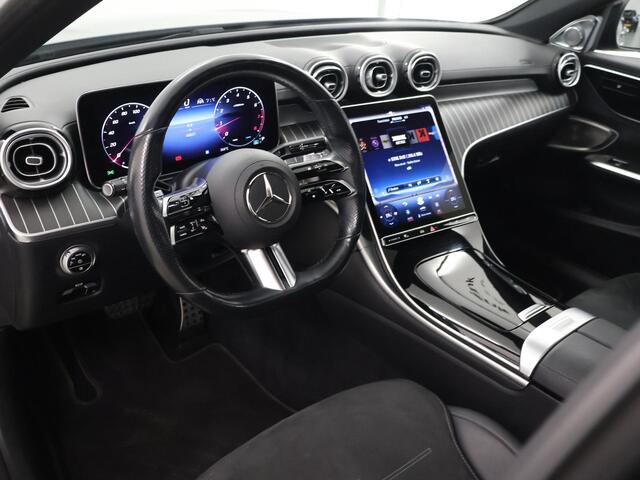 Mercedes-Benz C-KLASSE 200 AMG Line | Night | Panoramadak | 19" lichtmetalen velgen | Sfeerverlichting | Getint glas | Stoelverwarming |
