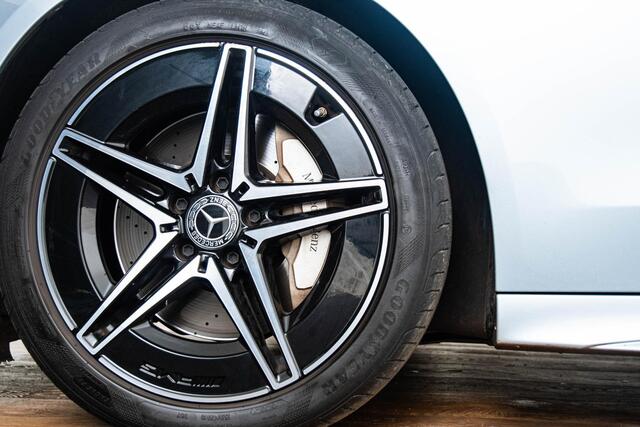 Mercedes-Benz C-KLASSE Estate 200 Launch Edition AMG Line Panoramadak - Trekhaak - Night Pack - 360° camera - Head up - Sportonderstel - Stoelverwarming voor - Memory pakket - Spiegel pakket - MBUX Navigatie -