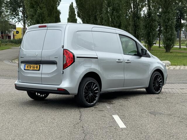 Mercedes-Benz CITAN 113 L1 Pro l Automaat l MBUX l Camera l Airco l Bumpers in kleur l Bluetooth telefonie l Cruise Controle l Navigatie l Tussenschot l Audio en Navigatie l Apple Carplay en Android Auto l PTS Achter l Laadruimte Betimmerd l