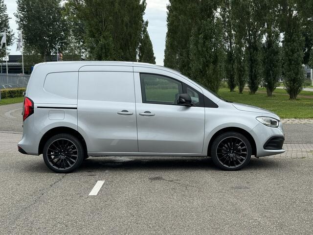 Mercedes-Benz CITAN 113 L1 Pro l Automaat l MBUX l Camera l Airco l Bumpers in kleur l Bluetooth telefonie l Cruise Controle l Navigatie l Tussenschot l Audio en Navigatie l Apple Carplay en Android Auto l PTS Achter l Laadruimte Betimmerd l