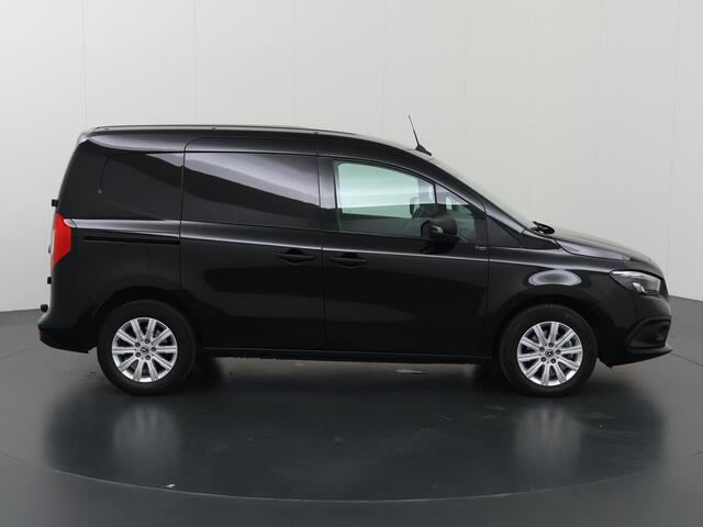 Mercedes-Benz CITAN 110 CDI | L1 | PRO | AUT. | LED | TREKHAAK | STOELVERWARMING | NAVIGATIE | CAMERA | PARKEERSENSOREN | METALLIC | LICHTMETALEN WIELEN | CARPLAY / ANDROID AUTO | DAB+ | MISTLAMPEN