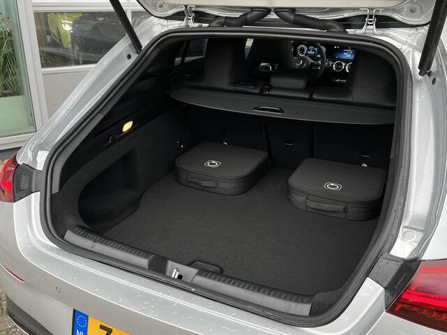 Mercedes-Benz CLA-KLASSE Shooting Brake 250 e AMG Line | Premium Pakket | Night Pakket | Panoramadak | MULTIBEAM LED Koplampen | Dodehoekassistent | Advanced Sound System | Sfeerverlichting | Stoelverwarming | Achteruitrijcamera | Elektrisch Inklapbare Buitenspiegels | Showmodel