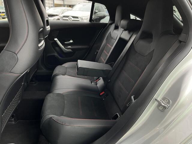Mercedes-Benz CLA-KLASSE Shooting Brake 250 e AMG Line | Premium Pakket | Night Pakket | Panoramadak | MULTIBEAM LED Koplampen | Dodehoekassistent | Advanced Sound System | Sfeerverlichting | Stoelverwarming | Achteruitrijcamera | Elektrisch Inklapbare Buitenspiegels | Showmodel