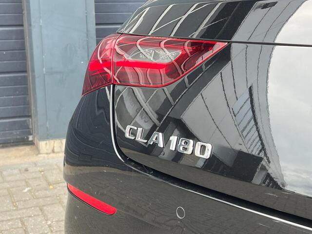 Mercedes-Benz CLA-KLASSE Shooting Brake 180 AMG Line | Achteruitrijcamera | Stoelverwarming | Sfeerverlichting