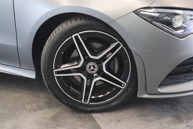 Mercedes-Benz CLA-KLASSE 180 AMG Business Solution Luxury Sfeer verlichting Panoramadak, Ambi light, Navigatie, 18LMV, Matte kleur 24 maanden garantie mogelijk (*vraag naar de voorwaarden)