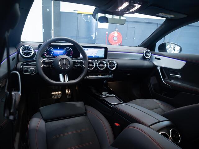 Mercedes-Benz CLA-KLASSE 180 Star Edition AMG Line Panorama dak