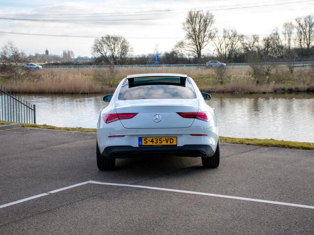 Mercedes-Benz CLA-KLASSE 180 AMG Line | Pano | Adaptieve Cruise | Camera