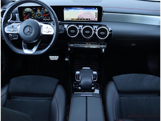 Mercedes-Benz CLA-KLASSE 200 Business Solution AMG | Panoramadak | Org. NL