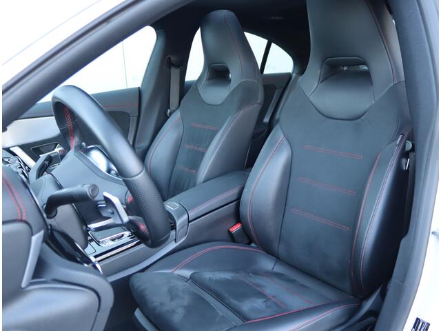 Mercedes-Benz CLA-KLASSE 200 Business Solution AMG | Panoramadak | Org. NL