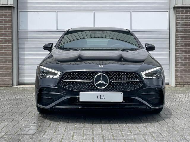 Mercedes-Benz CLA-KLASSE 180 AMG Line | Premium Pakket | Night Pakket | Panoramadak | MULTIBEAM LED koplampen | Dodehoekassistent | Advanced Sound System | Sfeerverlichting | Stoelverwarming | Achteruitrijcamera | Elektrisch Inklapbare Buitenspiegels | Showmodel