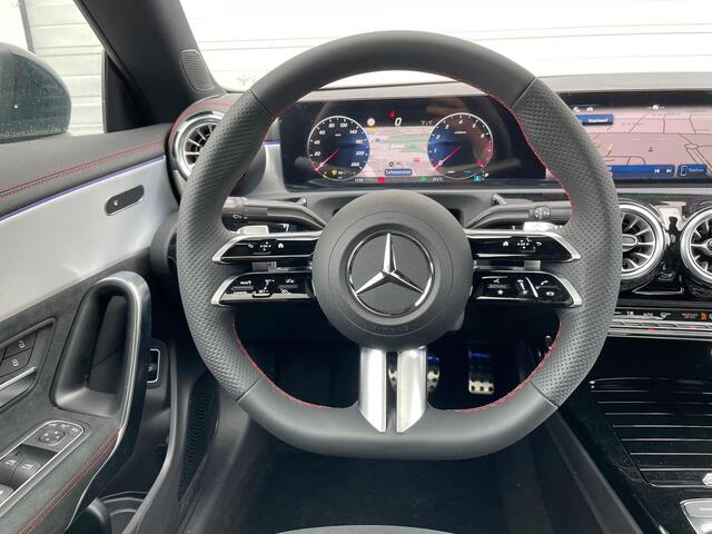 Mercedes-Benz CLA-KLASSE 180 AMG Line | Premium Pakket | Night Pakket | Panoramadak | MULTIBEAM LED koplampen | Dodehoekassistent | Advanced Sound System | Sfeerverlichting | Stoelverwarming | Achteruitrijcamera | Elektrisch Inklapbare Buitenspiegels | Showmodel